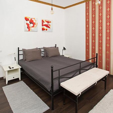 City Center Minimalist Apartment Oradea Extérieur photo