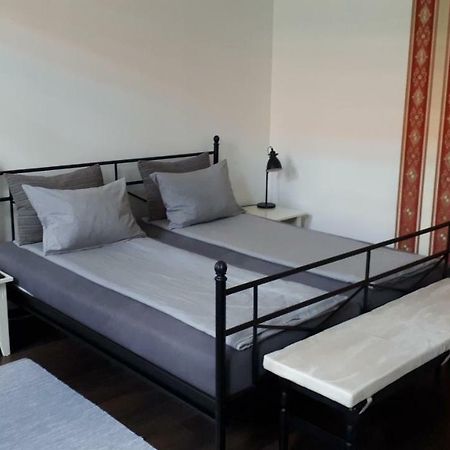 City Center Minimalist Apartment Oradea Extérieur photo