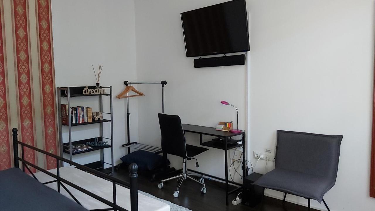 City Center Minimalist Apartment Oradea Extérieur photo