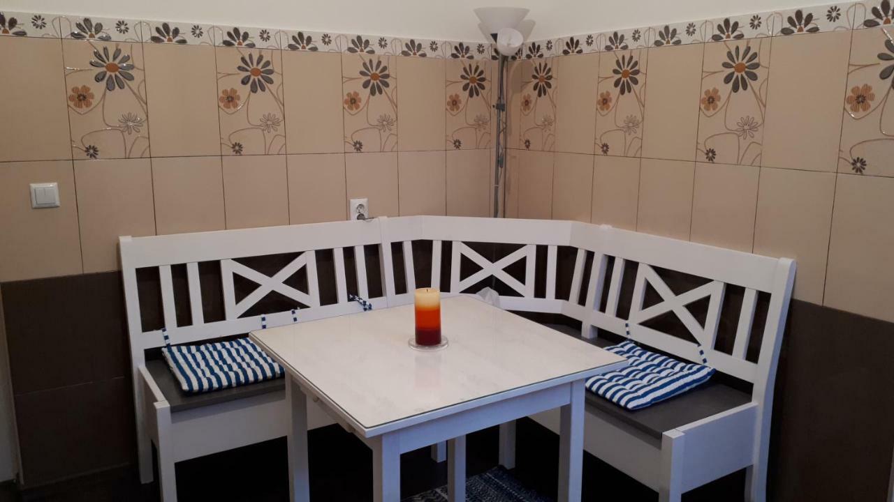 City Center Minimalist Apartment Oradea Extérieur photo